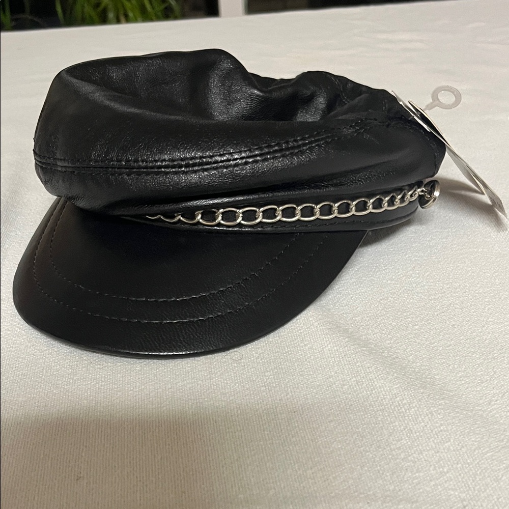 Wilsons Leather Black Cap with Silver Chain